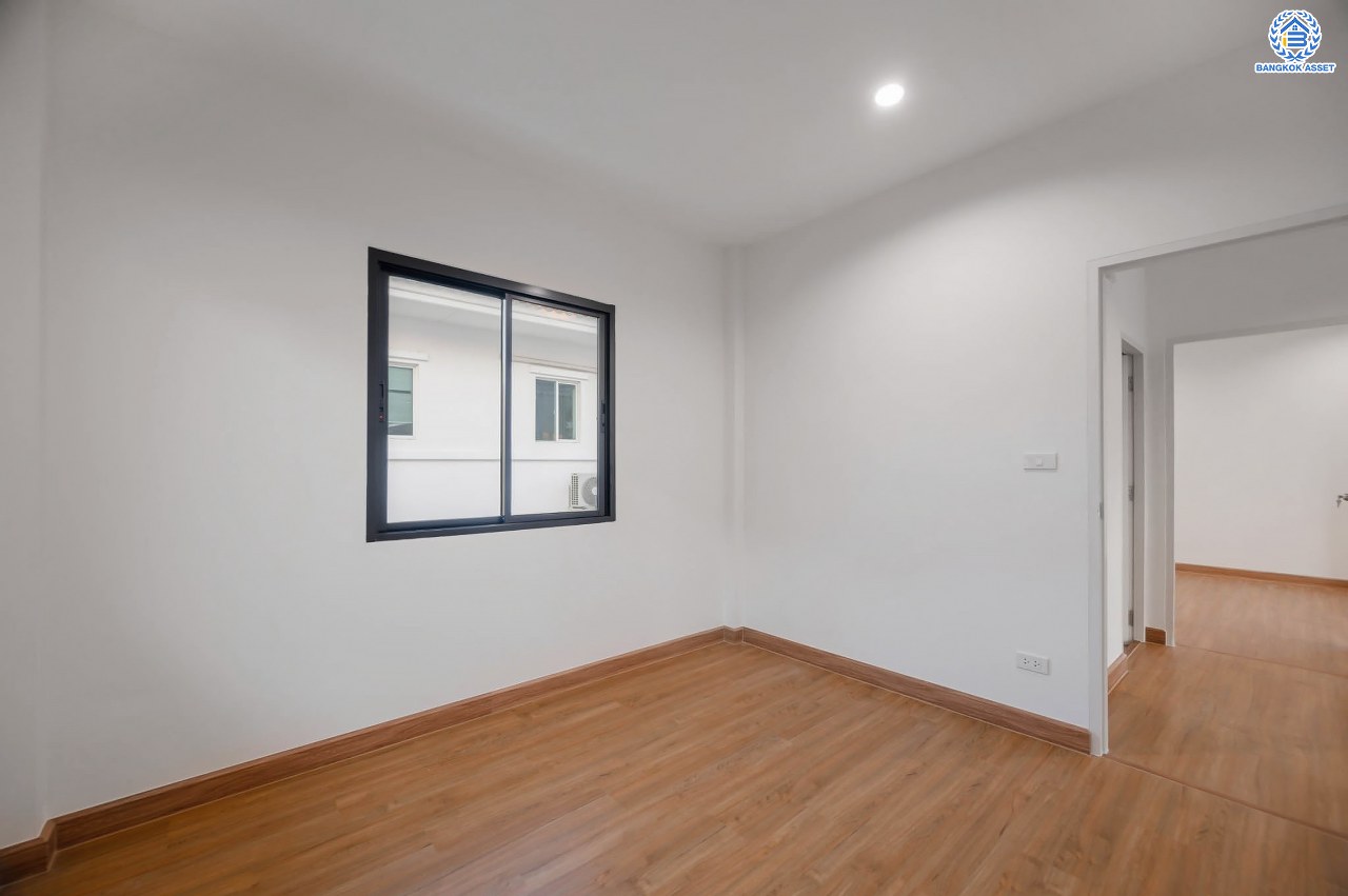 บ้านมือสองตกแต่งใหม่ โครงการ ลลิลอินเดอะพาร์ค บางใหญ่ บ้านเดี่ยว เนื้อที่ 54.60 ตร.ว. ฟังก์ชัน 3 ห้องนอน 2 ห้องน้ำ 1 ห้องอเนกประสงค์ 1 ที่จอดรถ บนทำเลเดินทางสะดวก ใกล้เซ็นทรัลเวสต์เกต ทางด่วน "กาญจนาภิเษก และรถไฟฟ้าสายสีม่วง "สถานีตลาดบางใหญ่"...